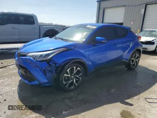 2021 Toyota C-HR LE z VIN NMTKHMBX1MR123925, wystawiony jako Copart lot #49704625 z przebiegiem 65 502 mil mil oraz Szkoda całkowita • Salvage title. Historia ofert i sprzedaży dostępna na DreamBid. Obrazek 1.