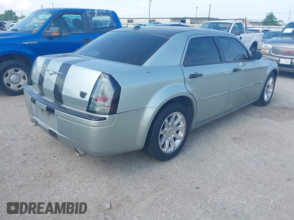 2006 Chrysler 300 C z VIN 2C3KA63H86H230436, wystawiony jako IAAI lot #42474791 z przebiegiem 231 624 mil mil oraz . Historia ofert i sprzedaży dostępna na DreamBid. Obrazek 4.