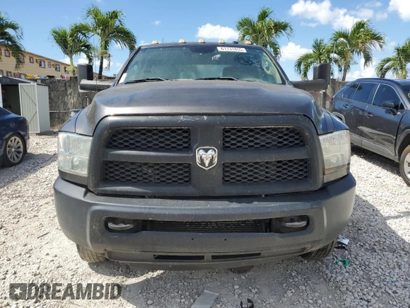 2018 Ram 3500 Tradesman z VIN 3C63RRGL9JG238912, wystawiony jako Copart lot #61131855 z przebiegiem 621 369 mil mil oraz Czysty tytuł • Clean title. Historia ofert i sprzedaży dostępna na DreamBid. Obrazek 5.
