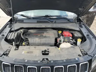 2019 Jeep Compass Latitude z VIN 3C4NJDBB4KT628626, wystawiony jako Copart lot #65212555 z przebiegiem 72 825 mil mil oraz Szkoda całkowita • Salvage title. Historia ofert i sprzedaży dostępna na DreamBid. Obrazek 12.