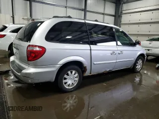 2005 Chrysler Town & Country Touring with VIN 2C4GP54L25R412221, listed as a Copart auction lot 41481705 with 304,558 mi miles and Salvage Title. Bid and sale history available at carsss.com. Image 3.