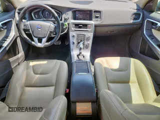 2018 Volvo S60 Inscription z VIN LYV402HK2JB170660, wystawiony jako Copart lot #58924785 z przebiegiem 60 871 mil mil oraz Szkoda całkowita • Salvage title. Historia ofert i sprzedaży dostępna na DreamBid. Obrazek 8.