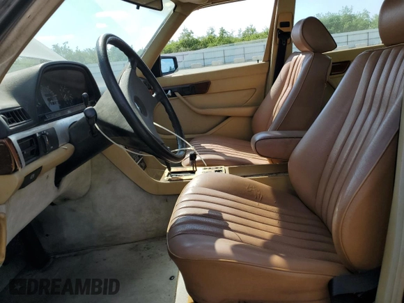 1984 Mercedes-Benz 300 SD with VIN WDBCB20A0EA082551, listed as a Copart auction lot 54059855 with 169,704 mi miles and Clean Title. Bid and sale history available at DreamBid. Image 7.