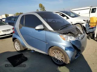 2011 Smart fortwo Pure z VIN WMEEJ3BA1BK431045, wystawiony jako Copart lot #87462044 z przebiegiem 22 128 mil mil oraz Szkoda całkowita • Salvage title. Historia ofert i sprzedaży dostępna na DreamBid. Obrazek 4.