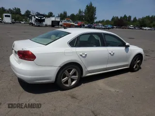 2012 Volkswagen Passat SE z VIN 1VWBP7A38CC091797, wystawiony jako Copart lot #62032205 z przebiegiem 198 594 mil mil oraz Czysty tytuł • Clean title. Historia ofert i sprzedaży dostępna na DreamBid. Obrazek 3.
