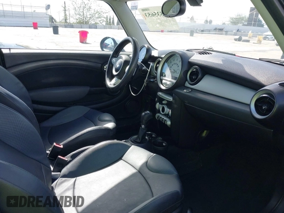 2009 MINI Hardtop with VIN WMWMF335X9TW71208, listed as a IAAI auction lot 41535653 with 148,660 mi miles and . Bid and sale history available at DreamBid. Image 5.
