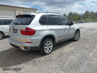 2011 BMW X5 35i with VIN 5UXZV4C52BL742911, listed as a IAAI auction lot 41845588 with 123,001 mi miles. Bid and sale history available at carsss.com. Image 4.