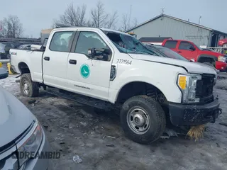 2017 Ford F-250 Lariat z VIN 1FT7W2B67HEB93143, wystawiony jako IAAI lot #41446221 z przebiegiem 156 520 mil mil oraz . Historia ofert i sprzedaży dostępna na DreamBid. Obrazek 1.