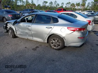 2020 Kia Optima SE z VIN 5XXGT4L33LG438808, wystawiony jako IAAI lot #41901977 z przebiegiem 111 126 mil mil oraz . Historia ofert i sprzedaży dostępna na DreamBid. Obrazek 3.