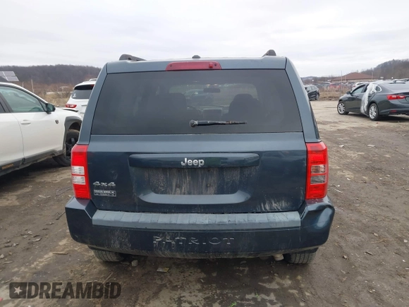 2008 Jeep Patriot Sport with VIN 1J8FF28W48D660679, listed as a IAAI auction lot 41496864 with 163,637 mi miles. Bid and sale history available at carsss.com. Image 16.