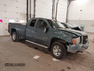 2008 GMC Sierra 2500HD SLT z VIN 1GTHK29648E184776, wystawiony jako IAAI lot #41702854 z przebiegiem 215 160 mil mil oraz . Historia ofert i sprzedaży dostępna na DreamBid. Obrazek 1.