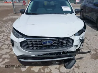 2025 Ford Escape Active z VIN 1FMCU0GN7SUA03259, wystawiony jako IAAI lot #41899036 z przebiegiem 189 mil mil oraz . Historia ofert i sprzedaży dostępna na DreamBid. Obrazek 13.