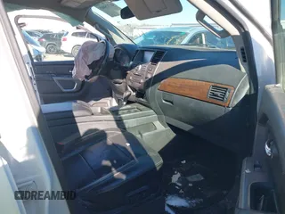 2015 Nissan Armada Platinum z VIN 5N1BA0NF7FN611136, wystawiony jako IAAI lot #41375085 z przebiegiem 130 819 mil mil oraz . Historia ofert i sprzedaży dostępna na DreamBid. Obrazek 5.