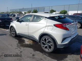 2018 Toyota C-HR XLE z VIN JTNKHMBX5J1007391, wystawiony jako IAAI lot #42432809 z przebiegiem 139 356 mil mil oraz . Historia ofert i sprzedaży dostępna na DreamBid. Obrazek 3.