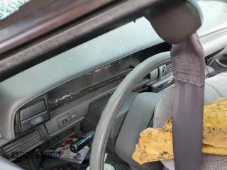 1989 Toyota Camry LE ECT z VIN JT2SV22E9K3372302, wystawiony jako Copart lot #68754144 z przebiegiem 341 387 mil mil oraz Nie do naprawy • Non repairable. Historia ofert i sprzedaży dostępna na DreamBid. Obrazek 8.