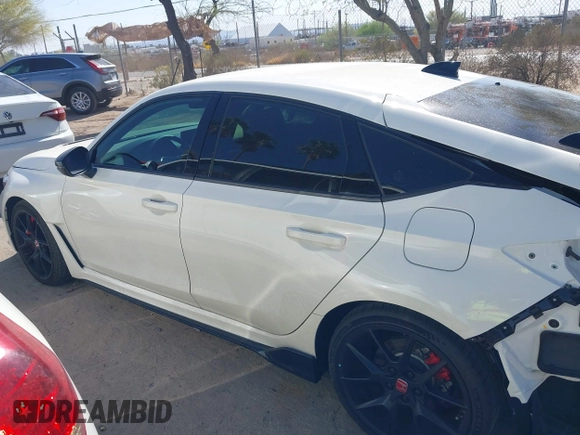 2025 Honda Civic Type R z VIN JHMFL5G4XSX002063, wystawiony jako IAAI lot #41979140 z przebiegiem 3 926 mil mil oraz . Historia ofert i sprzedaży dostępna na DreamBid. Obrazek 14.