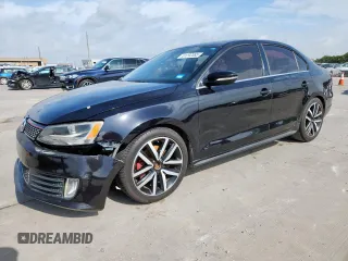 2014 Volkswagen Jetta GLI Edition 30 z VIN 3VW4S7AJ1EM390796, wystawiony jako Copart lot #61292085 z przebiegiem 138 224 mil mil oraz Czysty tytuł • Clean title. Historia ofert i sprzedaży dostępna na DreamBid. Obrazek 1.
