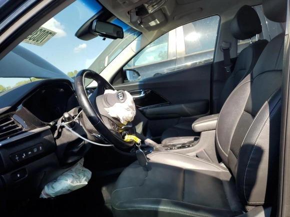 2020 Kia Niro EX Premium with VIN KNDCE3LC3L5372039, listed as a Copart auction lot 70039484 with 77,034 mi miles and Salvage Title. Bid and sale history available at carsss.com. Image 7.