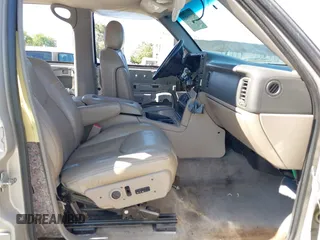 2005 Chevrolet Tahoe LS with VIN 1GNEC13V75R259203, listed as a IAAI auction lot 42714903 with 175,131 mi miles and . Bid and sale history available at DreamBid. Image 5.