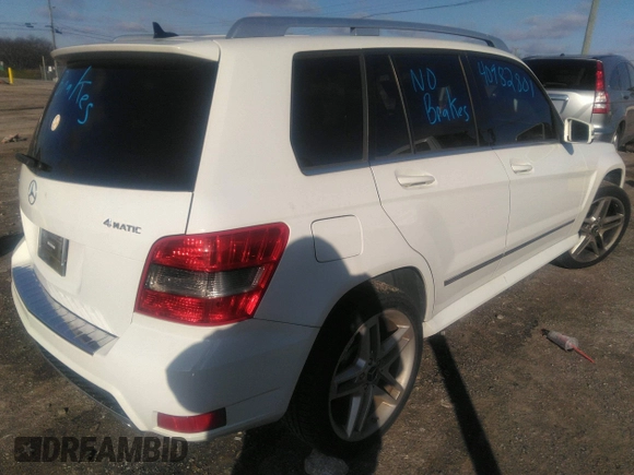 2010 Mercedes-Benz GLK GLK 350 with VIN WDCGG8HB5AF505748, listed as a IAAI auction lot 40982801 with 172,371 mi miles. Bid and sale history available at carsss.com. Image 4.