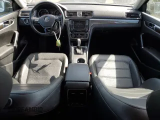2017 Volkswagen Passat SE z VIN 1VWGT7A32HC062661, wystawiony jako Copart lot #53167835 z przebiegiem 44 689 mil mil oraz Szkoda całkowita • Salvage title. Historia ofert i sprzedaży dostępna na DreamBid. Obrazek 8.