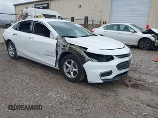 2018 Chevrolet Malibu LS z VIN 1G1ZB5ST7JF266810, wystawiony jako IAAI lot #42103934 z przebiegiem 117 647 mil mil oraz . Historia ofert i sprzedaży dostępna na DreamBid. Obrazek 1.
