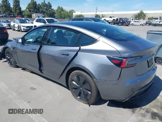 2025 Tesla Model 3 Long Range z VIN 5YJ3E1EB9SF873801, wystawiony jako IAAI lot #42141255 z przebiegiem 1612 mil mil oraz . Historia ofert i sprzedaży dostępna na DreamBid. Obrazek 3.