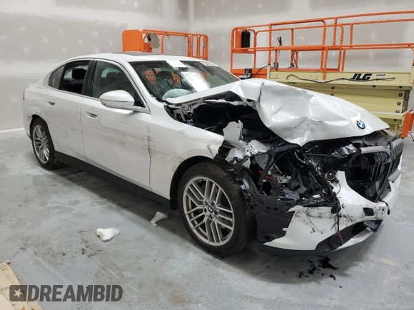 2025 BMW 5 Series 540i xDrive with VIN WBA63FJ03SCU11555, listed as a Copart auction lot 41510425 with 655 mi miles and Clean Title. Bid and sale history available at carsss.com. Image 4.