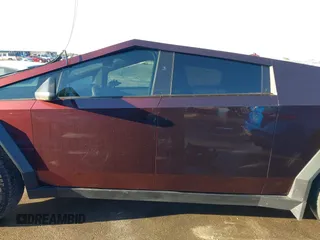 2024 Tesla Cybertruck z VIN 7G2CEHED3RA021703, wystawiony jako IAAI lot #41392666 z przebiegiem 7 244 mil mil oraz . Historia ofert i sprzedaży dostępna na DreamBid. Obrazek 14.