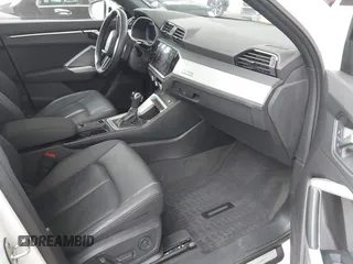 2021 Audi Q3 S line Premium z VIN WA1DECF31M1074155, wystawiony jako IAAI lot #42381678 z przebiegiem 36 894 mil mil oraz . Historia ofert i sprzedaży dostępna na DreamBid. Obrazek 5.