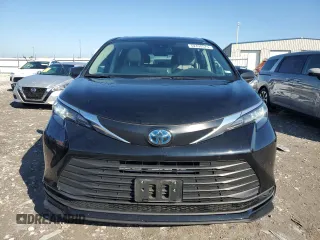 2022 Toyota Sienna LE z VIN 5TDBSKFCXNS060663, wystawiony jako Copart lot #52490575 z przebiegiem 48 466 mil mil oraz Szkody całkowita. Historia ofert i sprzedaży dostępna na DreamBid. Obrazek 5.