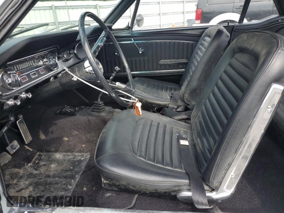1965 Ford Mustang z VIN 5F07D164390, wystawiony jako Copart lot #81751974 z przebiegiem 701 957 mil mil oraz Szkoda całkowita • Salvage title. Historia ofert i sprzedaży dostępna na DreamBid. Obrazek 7.