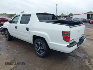 2014 Honda Ridgeline Sport z VIN 5FPYK1F70EB009711, wystawiony jako IAAI lot #42343485 z przebiegiem 154 317 mil mil oraz . Historia ofert i sprzedaży dostępna na DreamBid. Obrazek 3.