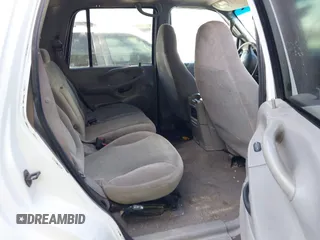 2002 Ford Expedition XLT с VIN 1FMRU15W62LA56553, выставлен на аукционе IAAI как лот 42454364 с пробегом Не указан миль и . История ставок и продаж доступна на DreamBid. Изображение 8.