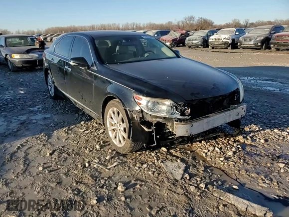 2012 Lexus LS 460 z VIN JTHCL5EF5C5012732, wystawiony jako Copart lot #42987625 z przebiegiem 131 078 mil mil oraz Szkoda całkowita • Salvage title. Historia ofert i sprzedaży dostępna na DreamBid. Obrazek 13.