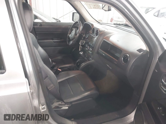 2016 Jeep Patriot High Altitude z VIN 1C4NJRFB0GD500582, wystawiony jako IAAI lot #42298262 z przebiegiem 117 643 mil mil oraz . Historia ofert i sprzedaży dostępna na DreamBid. Obrazek 5.