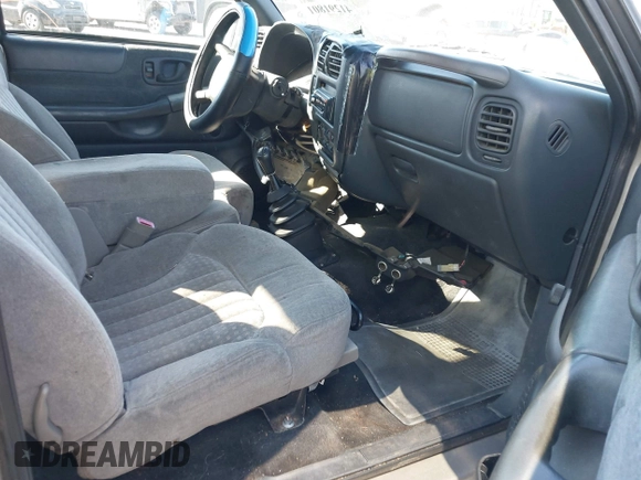 2000 Chevrolet S-10 LS with VIN 1GCCS1953Y8230205, listed as a IAAI auction lot 41291801 with 97,197 mi miles. Bid and sale history available at carsss.com. Image 5.