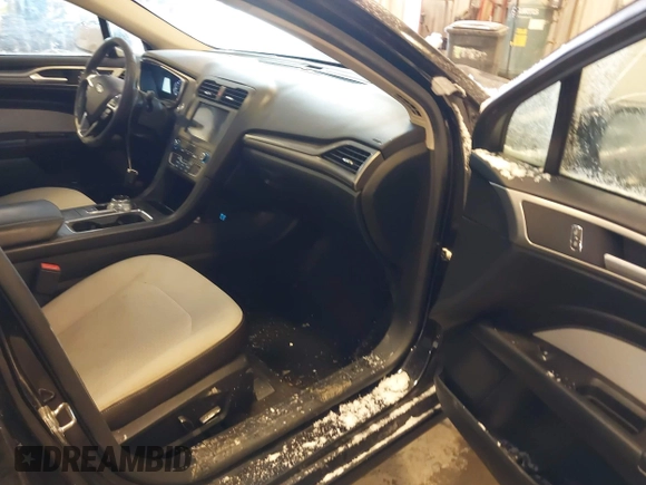 2019 Ford Fusion SE with VIN 3FA6P0HD3KR229021, listed as a IAAI auction lot 41576389 with 123,286 mi miles. Bid and sale history available at carsss.com. Image 5.