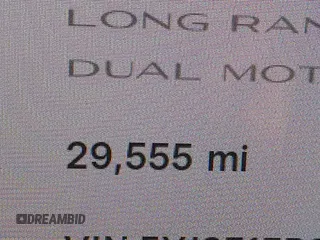 2018 Tesla Model 3 Long Range Battery z VIN 5YJ3E1EB8JF119898, wystawiony jako IAAI lot #42297445 z przebiegiem 29 555 mil mil oraz . Historia ofert i sprzedaży dostępna na DreamBid. Obrazek 15.