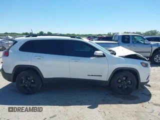 2021 Jeep Cherokee Altitude с VIN 1C4PJLLB0MD114041, выставлен на аукционе IAAI как лот 42293395 с пробегом 55 576 миль миль и . История ставок и продаж доступна на DreamBid. Изображение 13.