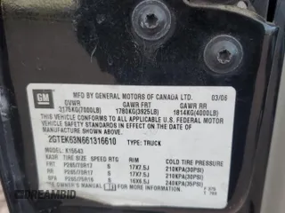 2006 GMC Sierra Denali z VIN 2GTEK63N661316610, wystawiony jako Copart lot #88360765 z przebiegiem 175 759 mil mil oraz Szkody całkowita. Historia ofert i sprzedaży dostępna na DreamBid. Obrazek 12.