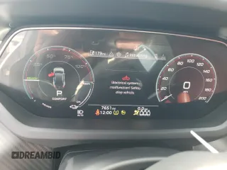 2024 Audi RS e-tron GT z VIN WAUBHBFW7R7901666, wystawiony jako Copart lot #49103775 z przebiegiem 7651 mil mil oraz Szkody całkowita. Historia ofert i sprzedaży dostępna na DreamBid. Obrazek 9.