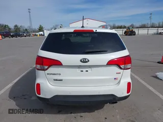 2014 Kia Sorento LX with VIN 5XYKTCA63EG545549, listed as a IAAI auction lot 41841324 with 173,813 mi miles and . Bid and sale history available at carsss.com. Image 16.