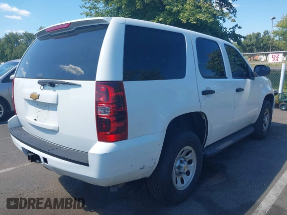2013 Chevrolet Tahoe Commercial z VIN 1GNSK2E01DR268491, wystawiony jako IAAI lot #40302113 z przebiegiem 183 889 mil mil oraz . Historia ofert i sprzedaży dostępna na DreamBid. Obrazek 4.