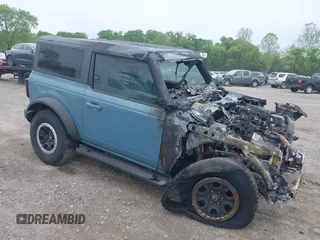 2022 Ford Bronco z VIN 1FMDE5CP4NLB66712, wystawiony jako IAAI lot #42086643 z przebiegiem Nie podano mil oraz . Historia ofert i sprzedaży dostępna na DreamBid. Obrazek 1.