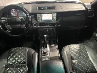 2011 Land Rover Range Rover SC z VIN SALMF1E46BA357805, wystawiony jako Copart lot #45029615 z przebiegiem 120 381 mil mil oraz Czysty tytuł • Clean title. Historia ofert i sprzedaży dostępna na DreamBid. Obrazek 9.