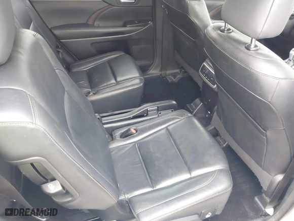 2014 Toyota Highlander XLE with VIN 5TDKKRFH0ES012481, listed as a IAAI auction lot 41687100 with 158,538 mi miles. Bid and sale history available at carsss.com. Image 8.