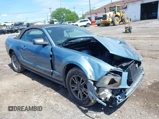 2005 Ford Mustang Deluxe z VIN 1ZVHT84N355249074, wystawiony jako IAAI lot #42298759 z przebiegiem 115 215 mil mil oraz . Historia ofert i sprzedaży dostępna na DreamBid. Obrazek 1.