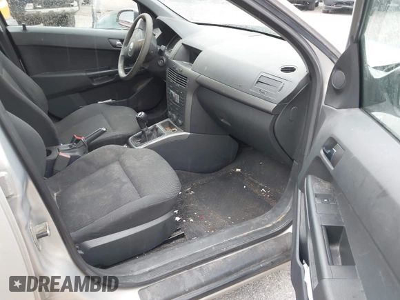 2008 Saturn Astra XE z VIN W08AR671885110247, wystawiony jako IAAI lot #42263276 z przebiegiem 150 028 mil mil oraz . Historia ofert i sprzedaży dostępna na DreamBid. Obrazek 5.