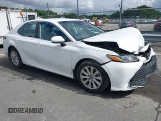2019 Toyota Camry LE z VIN 4T1B11HKXKU237605, wystawiony jako IAAI lot #42248386 z przebiegiem 70 235 mil mil oraz . Historia ofert i sprzedaży dostępna na DreamBid. Obrazek 1.